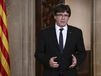 Katalánsky líder Puigdemont vyzval spoluobčanov na zachovanie pokoja