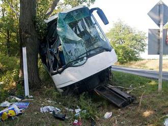 Pri nehode autobusu v Nepále zahynulo 14 ľudí, ďalší sú nezvestní