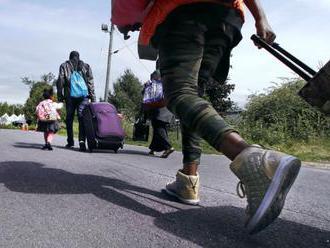 Počet utečencov v EÚ poklesol len mierne, presunuli sa na nové trasy