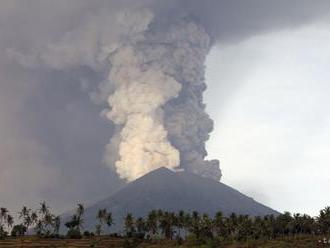 Na ostrove Bali zostáva kvôli sopke Agung uzavreté letisko