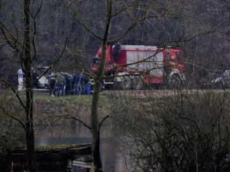 Tragédia v Bánovciach: V Jazere našli auto s mŕtvym manželským párom, ostali po nich dve deti