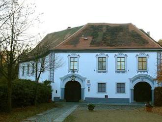 V Chanovicích najdete zámek, muzeum, Žižkův kámen, skanzen i rozhlednu