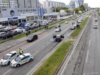 TEN MAL ALE ODVAHU: Štrnásťročný chlapec unikal autom pred policajtmi