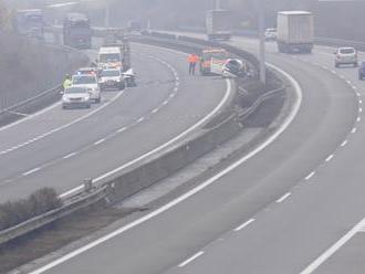 Tragická nehoda na diaľnici D1: Čelná zrážka si vyžiadala obeť a ťažké zranenia