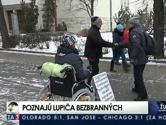 Okradol beznohého aj starenku, podozrivý zlodej je už v rukách polície