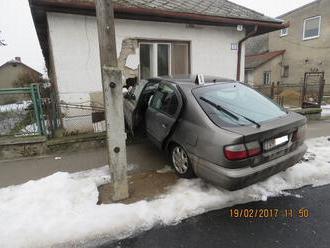 Nešťastná nehoda v Borši: Ignácovi   prišlo zle, FOTO silný náraz do domu