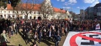 FOTO a VIDEO V Bratislave sa protestovalo proti fašizmu: Nezabúdajme a neprekrúcajme fakty!