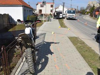 Tragická nehoda pri obci Beckov: Muž    bez vodičáku narazil do stĺpa, zraneniam podľahol