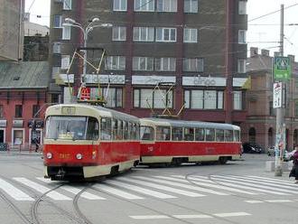 Na Radlinskej ulici v Bratislave prešla električka muža  