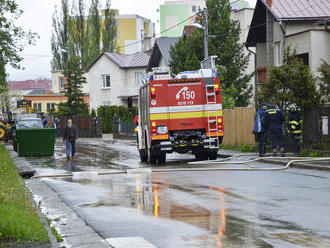 Nehoda v Pezinku v skorých ranných hodinách: Vodič skončil s autom v potoku