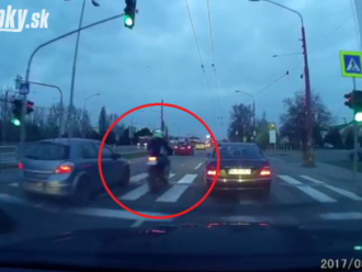 Odstrašujúce VIDEO tragickej nehody motorkára v Bratislave: Posledné sekundy, takto riskoval