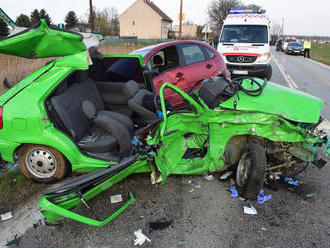 Hrôzostrašná nehoda pri Trnave: FOTO Mladík rozbil auto na šrot, vážne zranenia troch ľudí