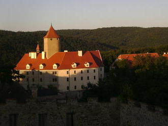 Mohutné Veveří, vydrancovaný hrad, zničený přestavbami, pozvolna znovu ožívá