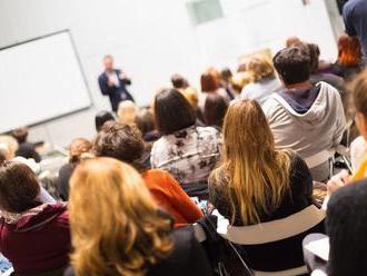 SNS chce obmedziť udeľovanie prechodného pobytu žiakom: Mnohí to zneužívajú