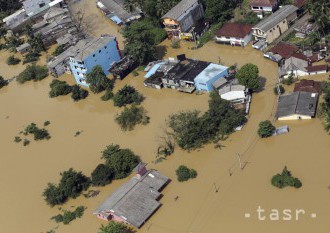 Záplavy a zosuvy pôdy na Srí Lanke si vyžiadali najmenej 200 obetí