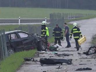 Auto ministerstva vnitra bouralo cestou z pohřbu: Zahynula úřednice  