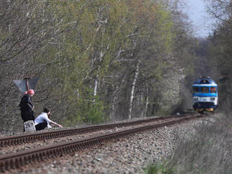 Další smrt mladé dívky na kolejích u Mlékojed: Za pár týdnů je už čtvrtou obětí