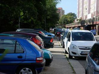 Jednotná parkovacia politika v hlavnom meste platí stále len na papieri