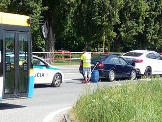 FOTO Reťazová nehoda v Košiciach: Zrazilo sa niekoľko áut, žena v nemocnici