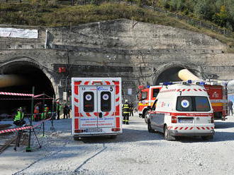 Nehoda pri odstreli v tuneli Višňové: Robotník skoro prišiel o život, odviezol ho vrtuľník