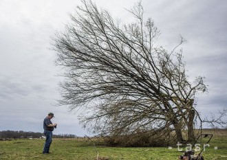 Víchrica spôsobila škody na západe Maďarska v Zalianskej župe