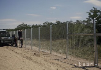 Maďarská vláda zavedie elektrinu do zábran na hraniciach so Srbskom