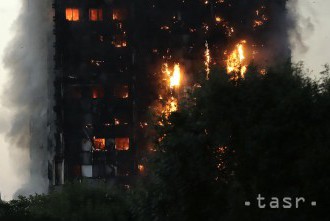 Požiar mrakodrapu Grenfell Tower: Dodávatelia použili lacnejší obklad