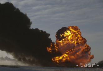 REŤAZOVÉ VÝBUCHY: V českom sklade propán-butánových fliaš horí