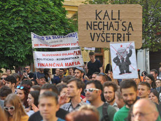 FOTO Veľké protikorupčné pochody v Prešove a Žiline: Kaliňák odstúp, kričali protestujúci