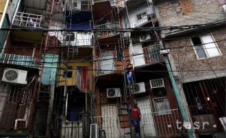 Do slumu v Buenos Aires vyslala vláda na raziu 2000 policajtov