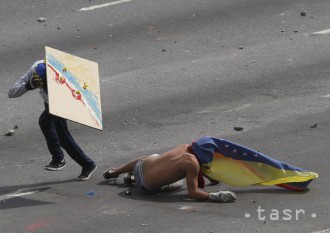 Pri protivládnych protestoch vo Venezuele zahynuli ďalší štyria ľudia