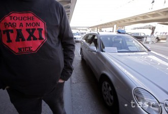 Taxík vrazil do chodcov pri bostonskom letisku, hlásia desať zranených