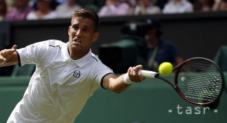 WIMBLEDON: Kližan si v zápase s Djokovičom zranil lýtko a skrečoval