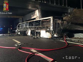 Vodič autobusu havarovaného pri Verone prehovoril a tvrdi, že nezaspal