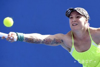 WIMBLEDON: Matteková-Sandsová si zranila koleno, Šafářová v slzách