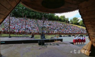 Folklórne slávnosti pod Poľanou vzdali poctu rodákovi Š. Nosáľovi