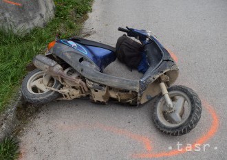 Pri piatkovej nehode pri obci Tesárske Mlyňany zahynul motocyklista