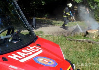 Hasiči momentálne zasahujú pri požiari porastu pri obci Rohožník