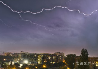 Búrky v Maďarsku zranili niekoľkých ľudí