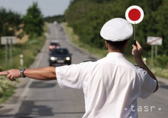 Vyšetrujú nehodu v Bratislave, pri ktorej auto zrazilo chodkyňu