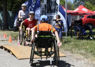 Študenti predstavili invalidný vozík ovládaný myšlienkami