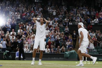 Vo štvorhre na Wimbledone triumfovali Rusky a poľsko-brazílsky pár