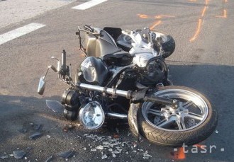 Pri Šumiaci sa zranil motocyklista, narazil do betónového piliera