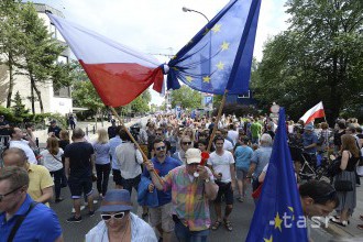 Tisíce Poliakov demonštrovali proti zmenám v súdnictve