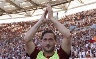 Totti sa rozlúčil s kariérou, bude hľadať svoje miesto v AS Rím