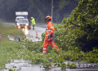 Veterná smršť poškodila v Prešove vyše 300 stromov. Škody sú veľké