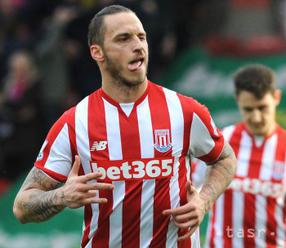 West Ham skompletizoval rekordný prestup Arnautoviča zo Stoke City