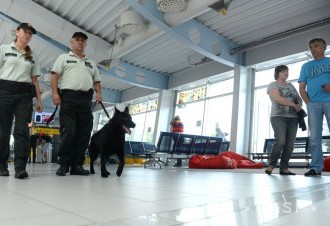 Letisko Košice funguje, posilnené sú však policajné hliadky