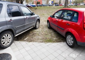 Vyšné Nemecké trápia dlhodobo odstavené autá na jednej z ciest