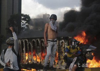 USA vyzvali rodiny svojich diplomatov na odchod z metropoly Venezuely